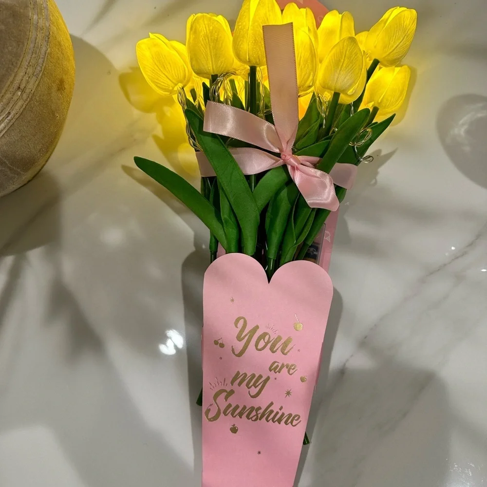 2x White Tulip Lamp, a Lasting Alternative to Expensive Bouquets!